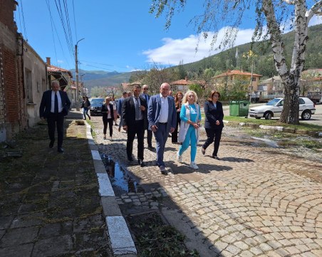 Премиерът Главчев сформира оперативен щаб заради  градушките