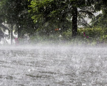 Приеха спешни мерки за подкрепа на пострадалите при бурята и проливните дъждове в няколко области