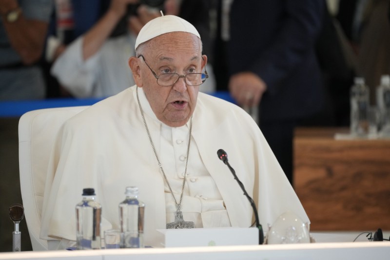 Папа Франциск пред Г-7 : Изкуственият интелект е очарователен и страховит