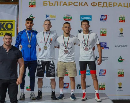 Борците на Локомотив с титла и два бронзови медала на ДЛОШ в Пловдив