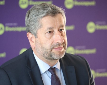 Христо Иванов все още е депутат, въпреки заявката си за напускане на НС