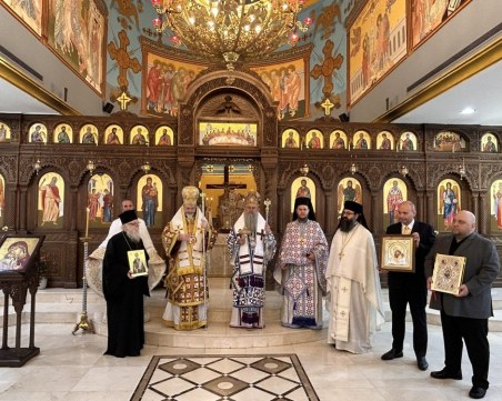 Митрополитите Николай и Антоний отслужиха богослужение за българите в Обединените арабски емирства