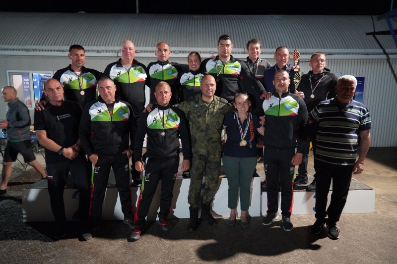 Пловдивски гарнизон и Специалните сили обраха медалите в Републиканското първенство по парашутизъм за приземяване в цел