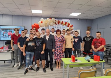 Кметът на район Източен Емил Русинов връчи дипломите на отличните