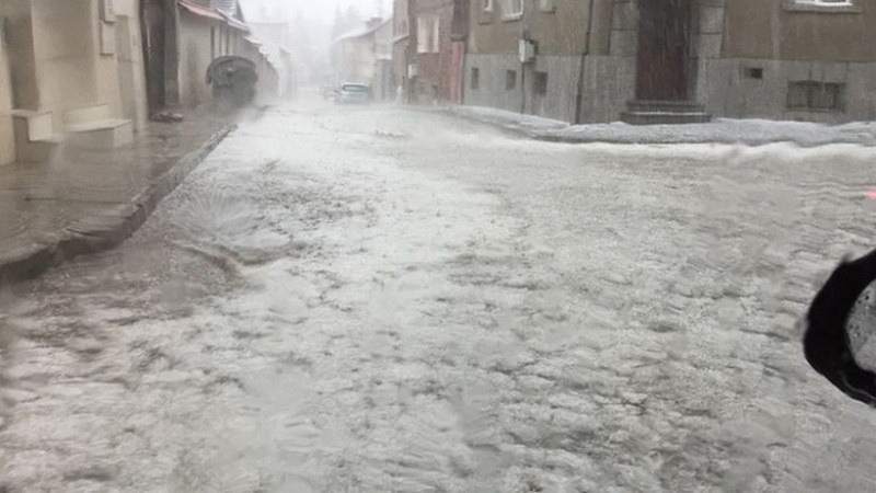 Проливен дъжд нанесе сериозни щети върху инфраструктурата в Смолян