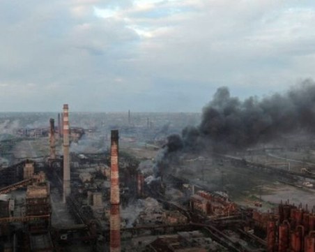 Атака с дронове в Азов, запалиха се няколко петролни складове