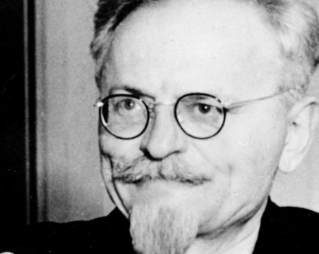 На този: Франция дава политическо убежище на изгонения от СССР Лев Троцки