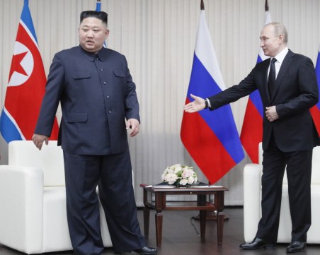 Посрещат с парад Путин в Северна Корея