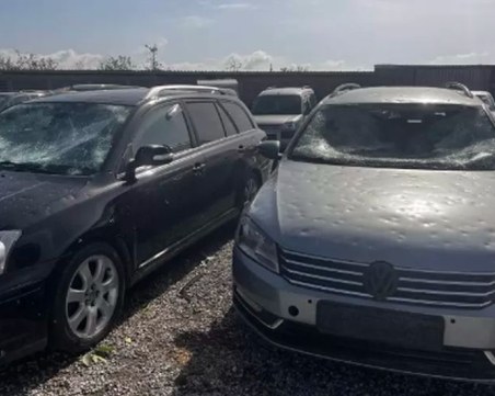 След градушката: Автокъщи продават коли с 50% отстъпка