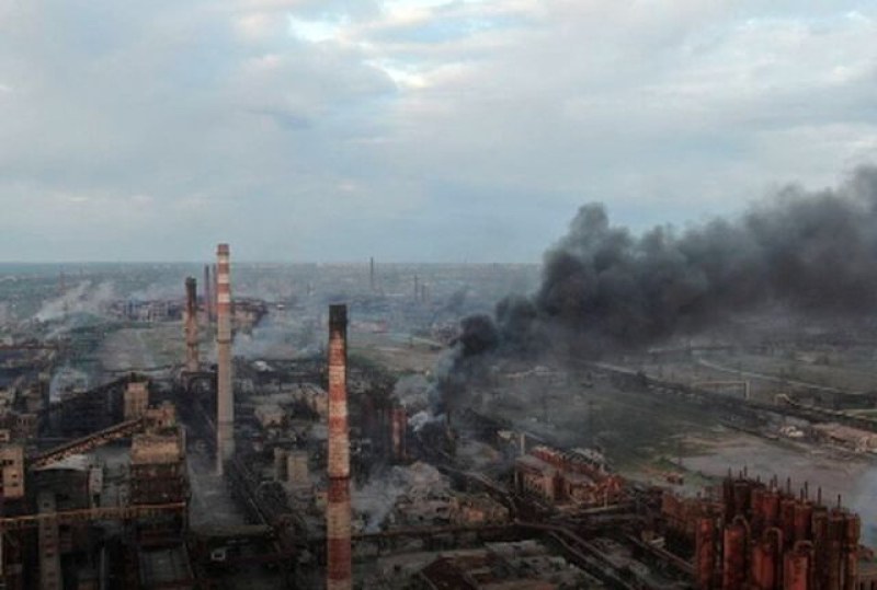Атака с дронове в Азов, запалиха се няколко петролни складове