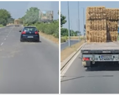 Камион с бали ръси слама, прах и боклуци на път край Пловдив