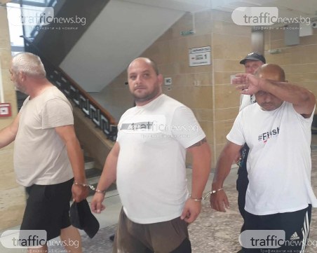 Майсторите-рекетьори върнаха парите на измамената жена, но остават в ареста