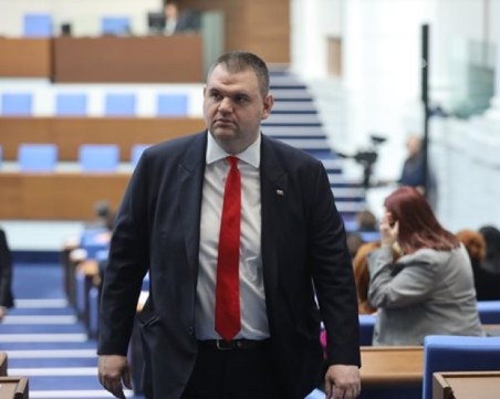 Пеевски: Колегите да излязат от транса и да разберат, че рушим държавата