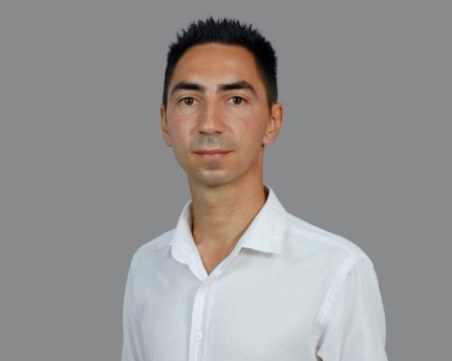 Повдигнаха обвинение на кмета, продал камината на пенсионерския клуб и проиграл парите на комар