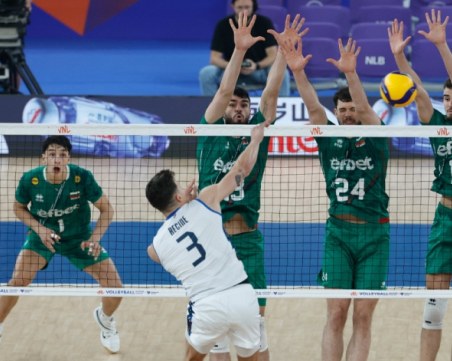 Волейболните национали загубиха от световния шампион Италия
