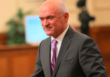Премиерът Димитър Главчев сам трябва да реши кой ще замине