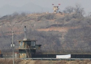 Северна Корея изгражда участъци от нещо което изглежда като стена