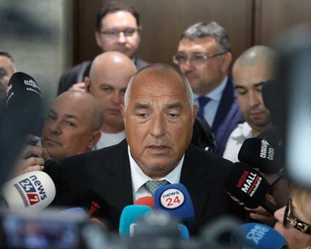 Борисов: Натъжен съм, депутатите се занимават с кокошкарски обиди