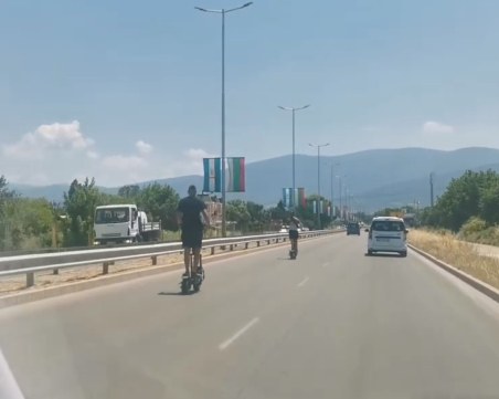 Екстремисти на две колела: Младежи рискуват животите си по пловдивски булеварди