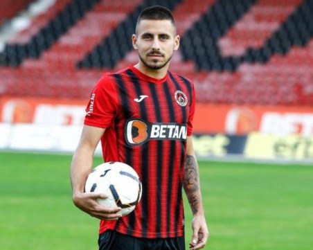 Интересно! Капитанът на Локо София ще играе в Катар