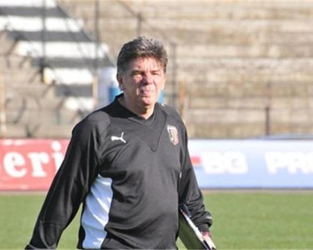 Култов бивш треньор на Локо беше освободен от Вихрен