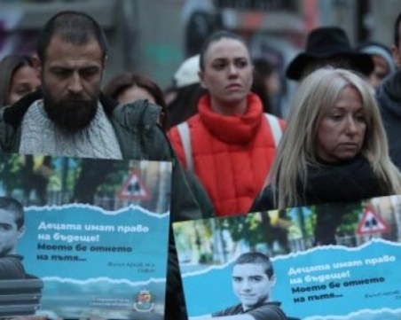 Майката на убития на пешеходна пътека 15-годишен Филип иска доживотна присъда за извършителя