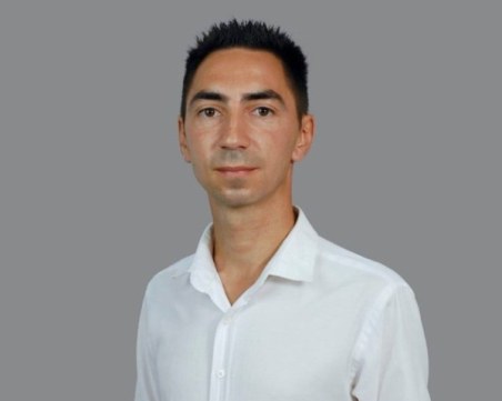 Оставиха в ареста кмета на Войнягово, откраднал камината от пенсионерския клуб в селото