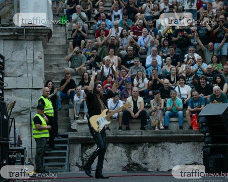 Жега: Ингви Малмстийн запали сцената на Античния, 3000 пяха с него