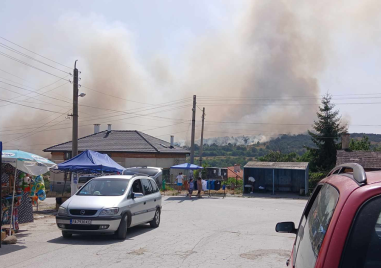 Голяма пожар избухна в Пазарджишко По първоначални данни огнената стихия