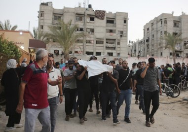 Най малко 42 души са били убити при два израелски удара