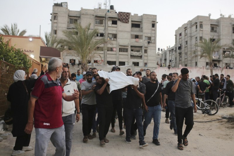Най-малко 42 души са били убити при два израелски удара