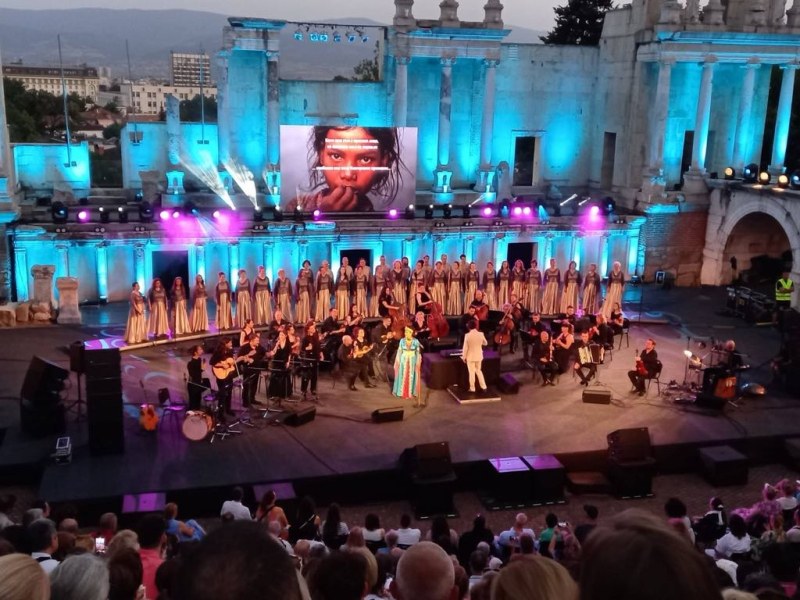 Софи Маринова като огнената Кармен, пя пред 3000 на Античния театър