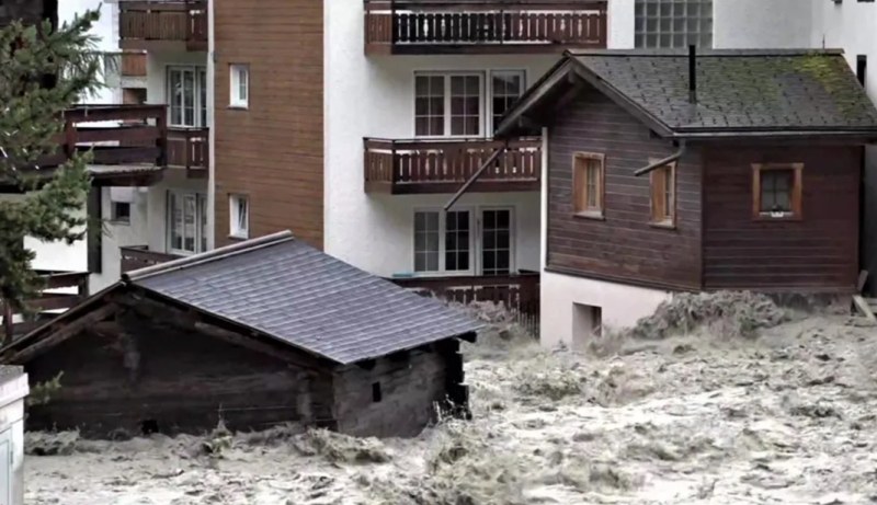 Трима души са в неизвестност след наводнения в Швейцария