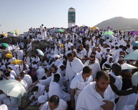 Повече от 1000 души починаха от жегата по време на хаджа
