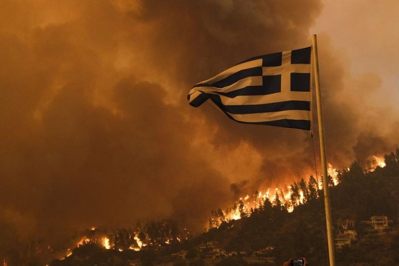 Фойерверки предизвикаха горски пожар в Гърция, арестувани са 13 души