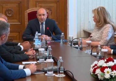 Лидерът на ГЕРБ Бойко Борисов лично отиде при президента Румен
