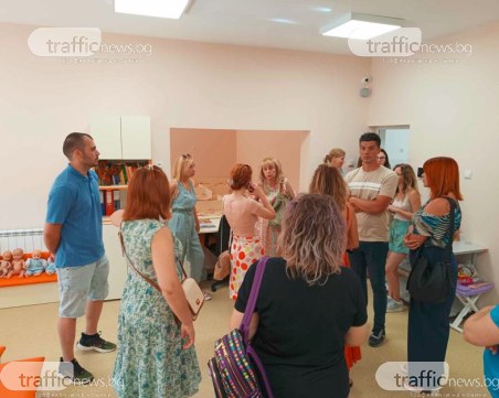 Родители на протест заради новата забавачка с мухъл в Пловдив: Няма да пуснем децата си вътре