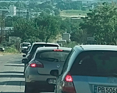 Тежка катастрофа затвори пътя за Първенец! Мъж е с опасност за живота