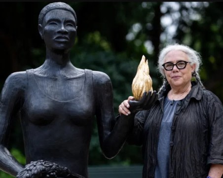 В Париж откриха скулптура, посветена на Олимпиадата