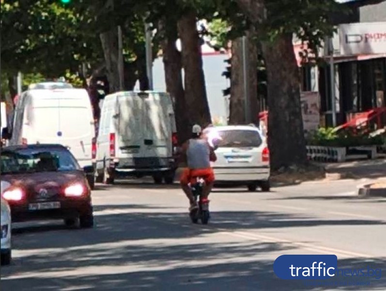 Над закона! Мъж шпори с ел. тротинетка между пътните платна на булевард в Пловдив