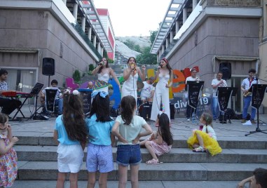 Приказен концерт на стълбите на Каменица в неделя вечерта закри