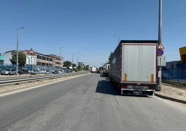 Блокадата от тирове на Кукленско шосе в Пловдив продължава с