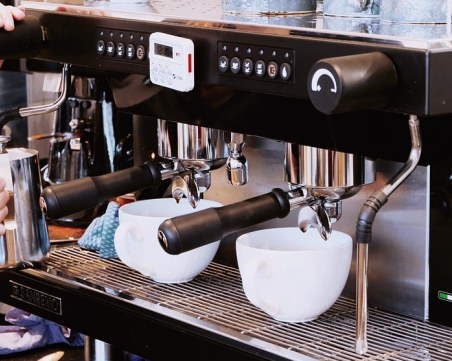 Как да приготвяме неустоимо кафе с подходяща кафемашина у дома