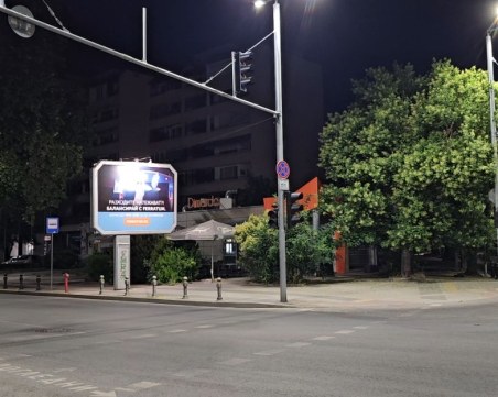 На метри от Второ РПУ: Чалга музика кънти в 2:30 през нощта, мъже крещят, а съседите им как спят?