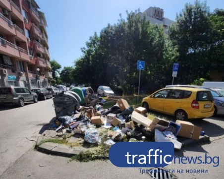 Начупени стъкла и отпадъци се разнасят на метри от детска площадка в центъра на Пловдив