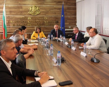 Предприемат спешни мерки за решаване на проблема с авариралия колектор край „Албена”