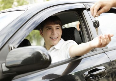 17 годишните тийнейджъри с шофьорски книжки вече ще могат да шофират
