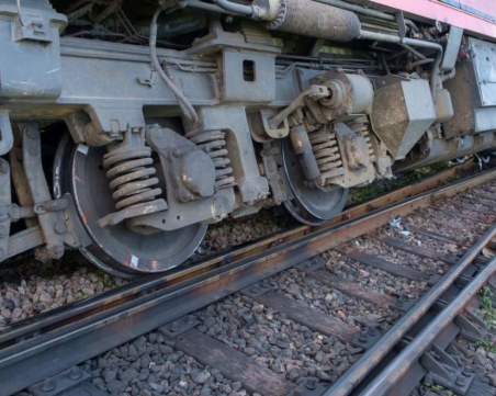Девет вагона от пътнически влак са дерайлирали в Русия, около 70 души са пострадали