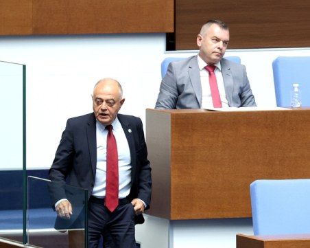 Шефът на военното разузнаване обвини Атанас Атанасов във вербуване на офицери