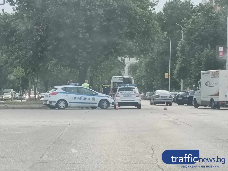Автомобил блъсна майка с дете на пешеходна пътека в Пловдив
